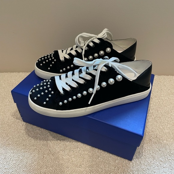!!SOLD!! Stuart Weitzman Golide Convertible Black Velvet Pearl Sneaker Size 6.5 - Picture 11 of 11